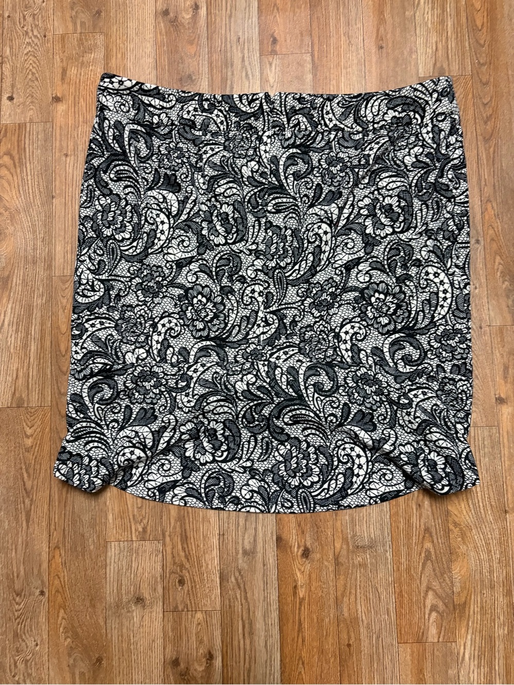 Lane Bryant Black and White Floral Paisley Pencil Skirt